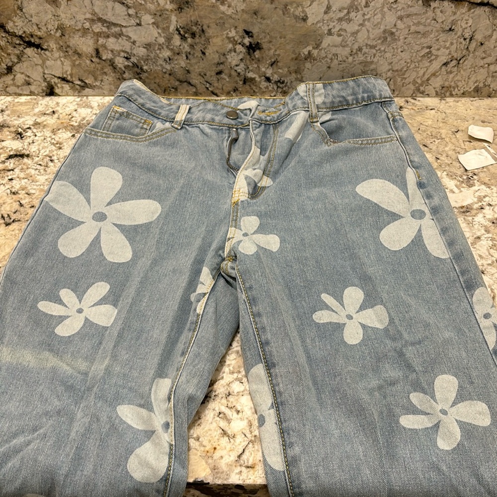 Flower jeans they run baggy and long from shein